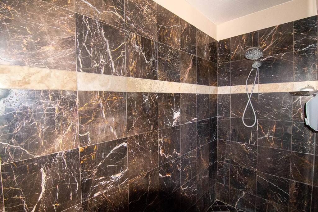 Tacit Shadow Resort Shangri-La King Suite, Gym, Coffee Bar, Hot-Tub, Free Laundry, Food Available Parowan Buitenkant foto