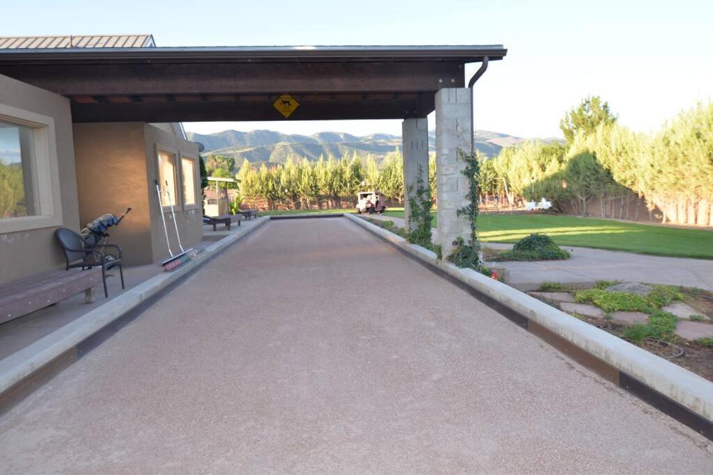 Tacit Shadow Resort Shangri-La King Suite, Gym, Coffee Bar, Hot-Tub, Free Laundry, Food Available Parowan Buitenkant foto