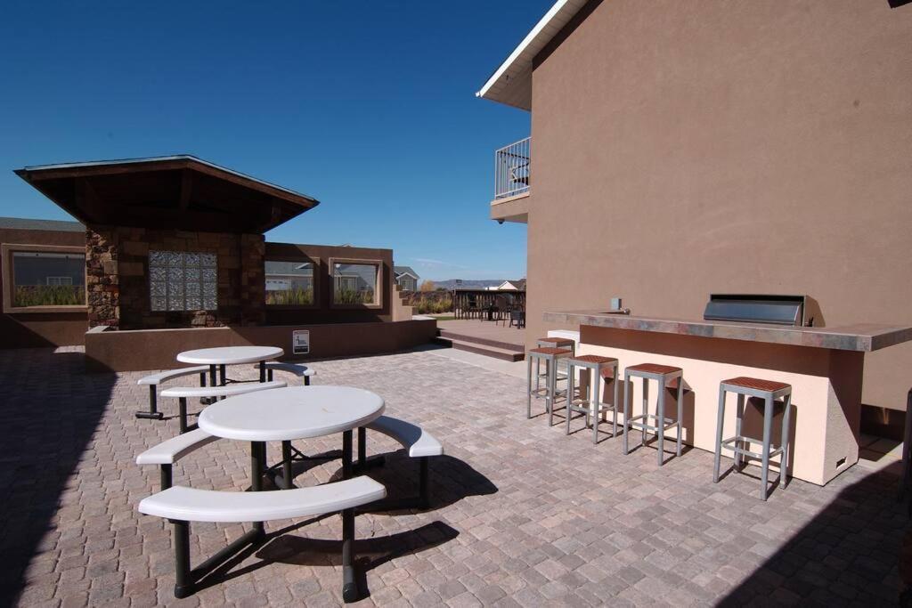Tacit Shadow Resort Shangri-La King Suite, Gym, Coffee Bar, Hot-Tub, Free Laundry, Food Available Parowan Buitenkant foto
