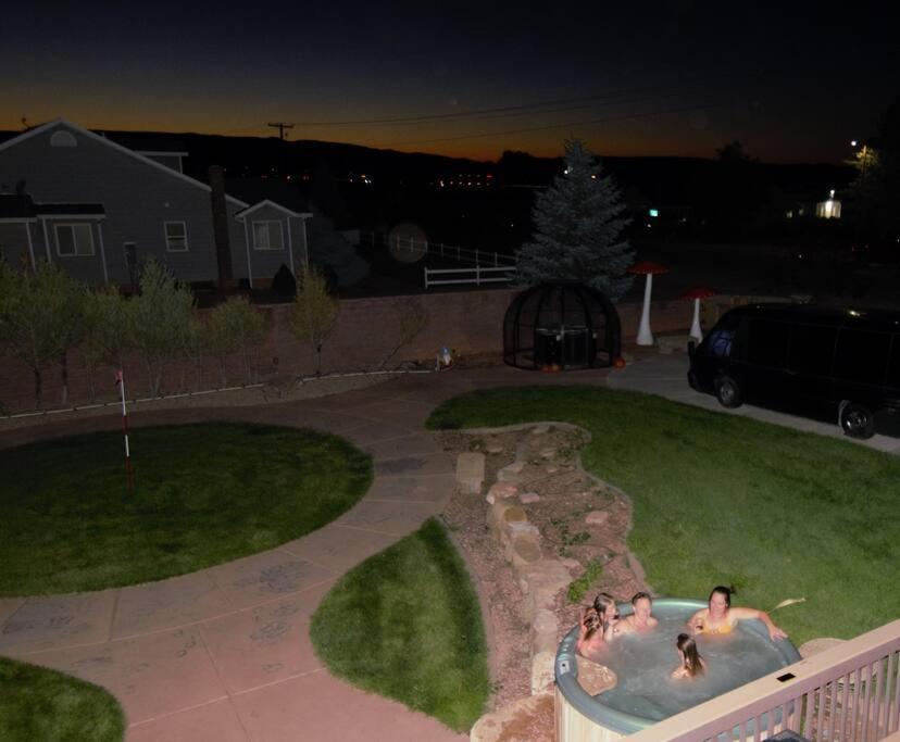 Tacit Shadow Resort Shangri-La King Suite, Gym, Coffee Bar, Hot-Tub, Free Laundry, Food Available Parowan Buitenkant foto