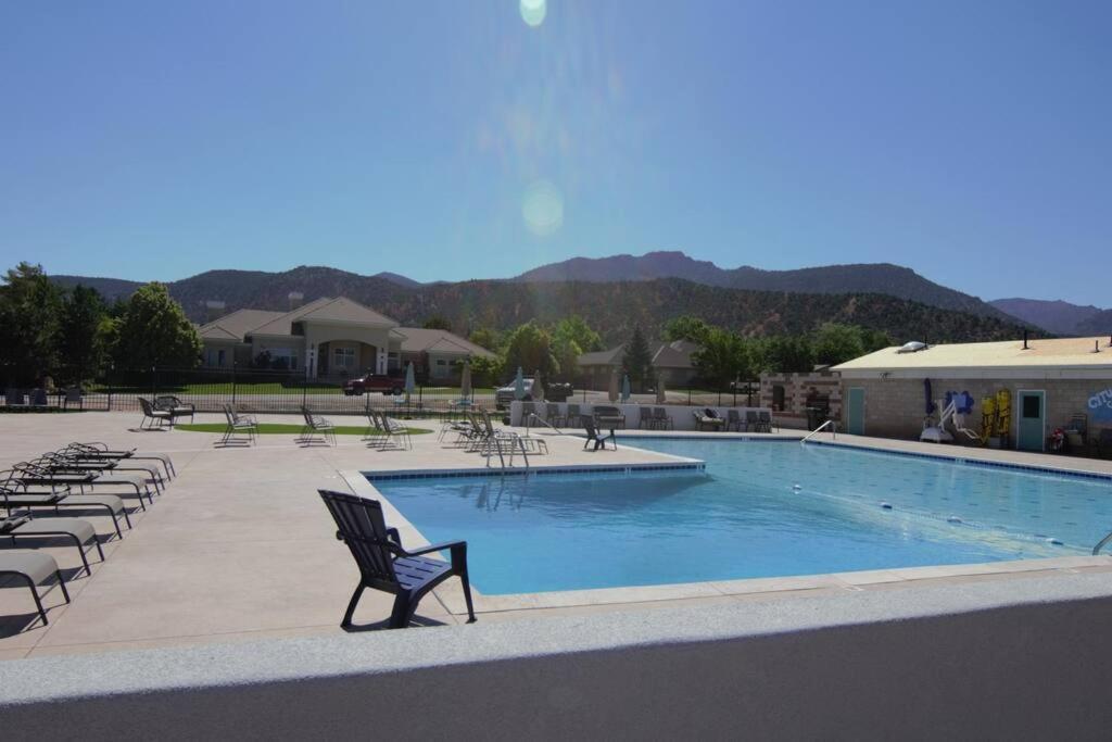 Tacit Shadow Resort Shangri-La King Suite, Gym, Coffee Bar, Hot-Tub, Free Laundry, Food Available Parowan Buitenkant foto